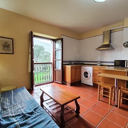 La Montanesa Posada De Llanes