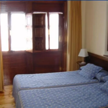 La Montanesa Posada De Llanes